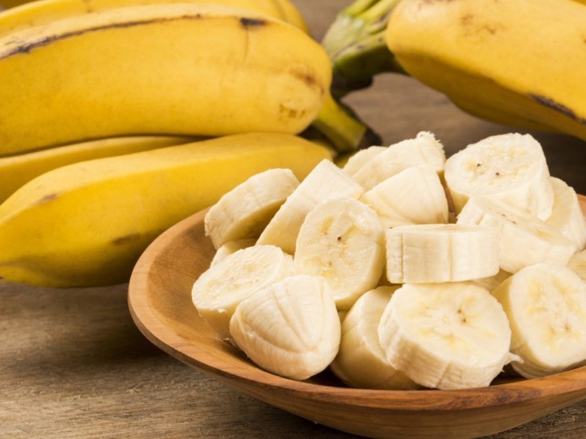 People with diabetes can have 1–2 medium bananas daily